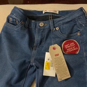 Levi’s stretchy jeans / jogging. Size 8 girls.